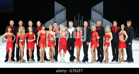 Danse sur glace les stars Jayne Torvill et Christopher Dean et ont projeté pendant une séance photo pour la tournée finale de danse sur glace qui s'est tenue à la Phones4u Arena, Manchester. Banque D'Images