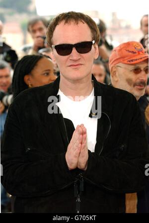 QUENTIN Tarantino, Directeur ET Président DU jury DES ÉTATS-UNIS, pose pour les photographes lors d'une séance photo pour le jury sur la terrasse Riviera au 57e Festival de Cannes, France. Banque D'Images