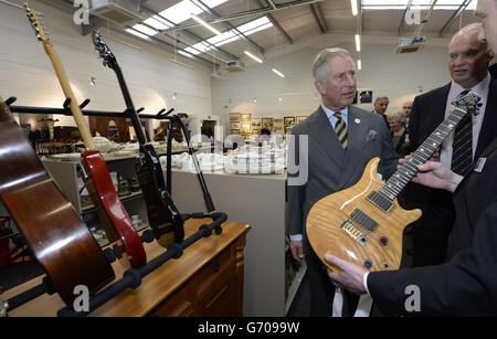Le Prince de Galles visite le J36 Rural Auction Centre à Crooklands, Cumbria. Banque D'Images