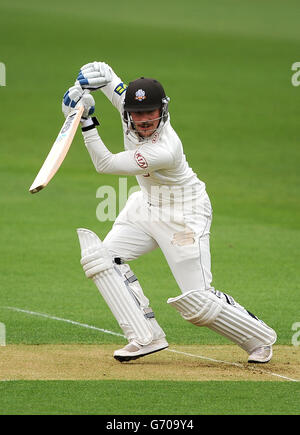 Cricket - LV= Championnat du comté - Division 2 - Premier jour - Surrey v Glamourgan - Kia Oval. Rory Burns de Surrey en action Banque D'Images