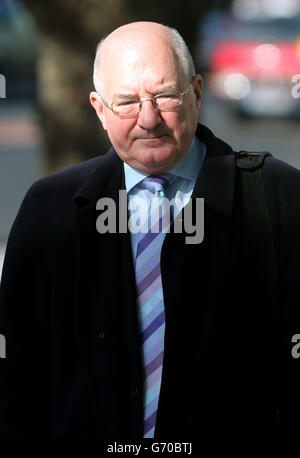 L'ancien dirigeant de la banque Anglo Irish Bank Willie McAteer arrive au circuit Criminal court de Dublin, lors du procès des anciens dirigeants de la banque Anglo Irish Bank. Banque D'Images