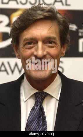 Nigel Havers lors de la 5e édition annuelle des Classical BRIT Awards 2004 au Royal Albert Hall dans le centre de Londres. Banque D'Images