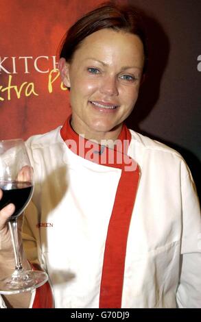 La chanteuse Belinda Carlisle est la première célébrité à être expulsée, au restaurant temporaire de Gordon Ramsay à Brick Lane, dans l'est de Londres, pour « Hell's Kitchen », le salon de cuisine ITV Reality, qui présente 10 célébrités présentes dans la cuisine. Organisé par Angus Deayton, le spectacle permettra aux chefs les plus célèbres d'être élus par le public. Banque D'Images