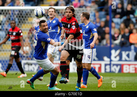 Football - Championnat Sky Bet - Leicester City / Queens Park Rangers - King Power Stadium.Le Marein Wasilewski de Leicester City et le Niko Kranjaer de QPR lors du championnat Sky Bet au King Power Stadium de Leicester. Banque D'Images