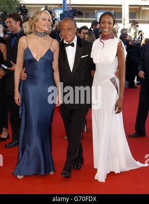Le mannequin Naomi Campbell (à droite) et l'actrice Daryl Hannah posent pour les photographes alors qu'ils arrivent pour la première des Ladytuers, au Palais de Festival pendant le 57e Festival de Cannes en France. Banque D'Images