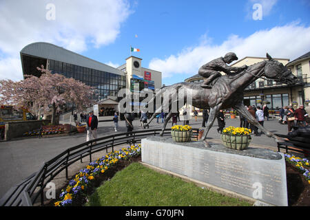 Une photo de la statue de Vintage Crop à l'entrée de l'hippodrome de Curragh, Co Kildare, Irlande. Banque D'Images