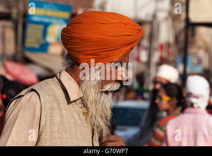 Homme Sikh Indien non identifiés dans la rue, à Amritsar, Punjab Banque D'Images