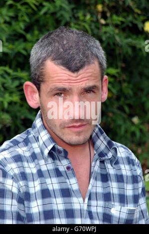 L'acteur Kieran O'Brien, star du nouveau film de Michael Winterbottom « Nine Songs » - qui est le film le plus sexuellement explicite de l'histoire du cinéma britannique traditionnel - lors d'un phocall au Grand Hotel lors du 57e Festival de Cannes en France. Banque D'Images