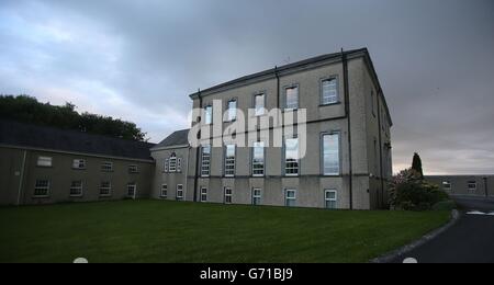 L'abbaye de Sean Ross à Roscrea, Tipperary, qui était mère et maison de bébé exploitée par les Sœurs des coeurs sacrés de Jésus et de Marie de 1930 à 1970, Comme le gouvernement irlandais a cédé à la pression nationale et internationale sur le scandale de la mort de 4,000 bébés qui ont été enterrés dans des tombes non marquées, non consacrées et massives dans des foyers pour des mères non mariées. Banque D'Images