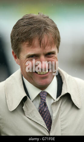 Courses hippiques - bet365 Friday - Sandown Park Racecourse. Ralph Beckett, formateur Banque D'Images