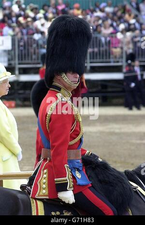 Le Prince de Galles assiste à la cérémonie de la Trooping de la couleur à Horse Guards Parade, dans le centre de Londres. Banque D'Images