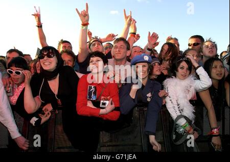 Les fans regardent les prédicateurs de Manic Street se produire sur scène lors du festival de l'île de Wight au parc Seaclose à Newport, sur l'île de Wight. PA photo : Yui Mok Banque D'Images