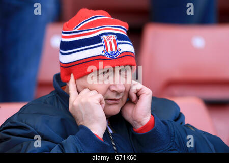 Football - Barclays Premier League - Stoke City v Fulham - Britannia Stadium.Les fans de stoke City dans les stands. Banque D'Images