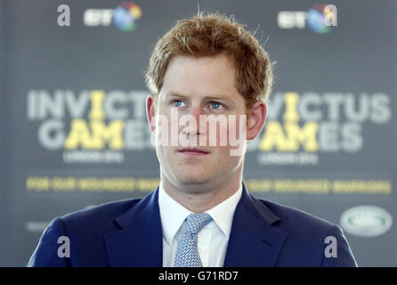 Le Prince Harry assiste au lancement des billets des Invictus Games lors d'un événement organisé au sommet de la BT Tower, dans le centre de Londres. Banque D'Images