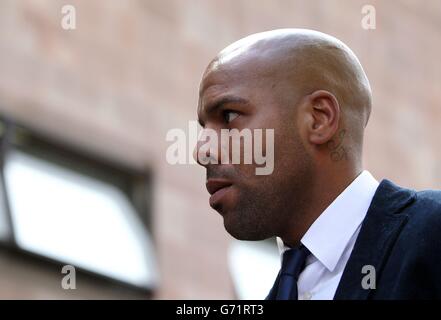 L'ancien footballeur de la Premier League Marlon King arrive au tribunal de la Couronne de Nottingham, où il devait être condamné pour conduite dangereuse après qu'un accident de trois voitures ait laissé un bras cassé à un automobiliste. Banque D'Images