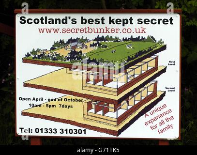 Sur la photo se trouve un panneau à l'entrée du bunker secret d'Écosse (Scotland, ancien gouvernement nucléaire de la guerre H.Q caché profondément souterrain) à Fife où un homme est tombé dans le bunker dans les premières heures de ce matin et est maintenant enragé. Banque D'Images
