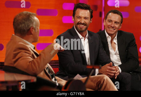 (De gauche à droite) Graham Norton, Hugh Jackman et Michael Fassbender pendant le tournage du Graham Norton Show aux London Studios, dans le sud de Londres, devant être diffusé sur BBC One vendredi soir. Banque D'Images