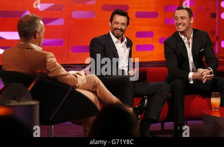 Graham Norton, Hugh Jackman et Michael Fassbender pendant le tournage du Graham Norton Show aux London Studios, dans le sud de Londres, devant être diffusé sur BBC One vendredi soir. Banque D'Images