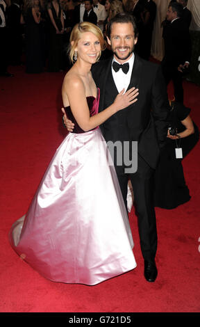 Claire Danes et Hugh Dancy arrivent à l'événement met Gala au Metropolitan Museum of Art de New York, aux États-Unis. Banque D'Images