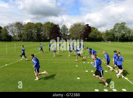 Soccer - Budweiser FA Cup - finale - Hull City Media Day - terrain d'entraînement.Hull City s'entraîne avec Jake Livermore (au centre) lors d'une séance d'entraînement ouverte sur le terrain d'entraînement des équipes à Cottingham, Hull. Banque D'Images