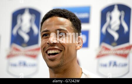 Soccer - Budweiser FA Cup - finale - Hull City Media Day - KC Stadium.Curtis Davies, de Hull City, prend la parole lors d'une conférence de presse, lors d'une journée médiatique de la coupe FA au KC Stadium, à Hull. Banque D'Images