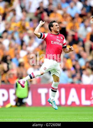 Football - coupe FA - finale - Arsenal / Hull City - Wembley Stadium.Le Santi Cazorla d'Arsenal célèbre après avoir atteint le but d'ouverture de son équipe Banque D'Images