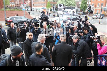 Paul Flowers, ancien patron de la Co-operative Bank en dégringence, arrive au tribunal de la magistrature de Leeds pour faire face à des accusations de possession de drogues, y compris de cocaïne et de méthamphétamine en cristal. Banque D'Images