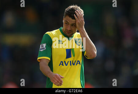 Russell Martin, le capitaine de Norwich City, se promène sur le terrain abattu après le match de la Barclays Premier League à Carrow Road, Norwich. Banque D'Images