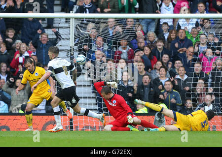 Jeff Hendrick, du comté de Derby, marque son quatrième but Banque D'Images