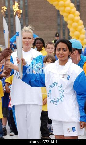 Nell McAndrew flamme olympique Banque D'Images