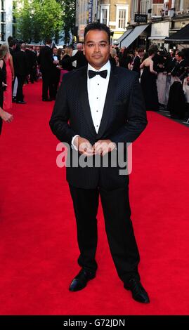 Krishnan Guru-Murthy arrive pour les prix de télévision de l'Académie britannique Arqiva 2014 au Theatre Royal, Drury Lane, Londres. Banque D'Images