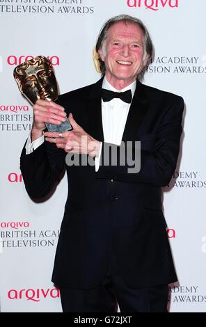 David Bradley avec le prix de l'acteur de soutien pour Broadchurch, à l'Arqiva British Academy Television Awards 2014 au Theatre Royal, Drury Lane, Londres. Banque D'Images