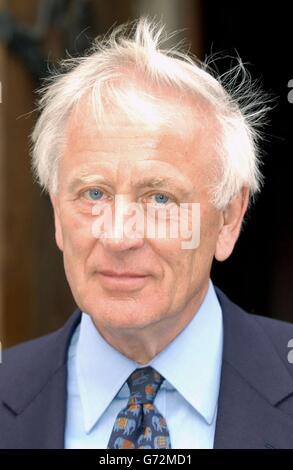 Anthony Scrivener QC quitte les cours royales de justice de Londres, après avoir témoigné dans l'appel de Sion Jenkins contre sa condamnation pour avoir tué la fille nourricier Billie JO Jenkins il y a huit ans. Banque D'Images