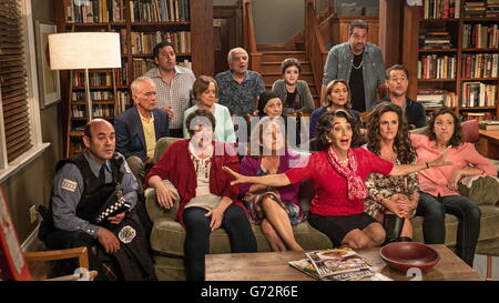 DATE DE SORTIE : Mars 25, 2016 Title : My Big Fat Greek Wedding 2 Studio : Universal Pictures Réalisateur : Kirk Jones RÉSUMÉ : un secret de famille Portokalos apporte le bien-aimé retour ensemble pour un mariage encore plus grand et Greeker avec : Nia Vardalos, John Corbett, Michael Constantine (Crédit : c Universal Pictures/images/) Banque D'Images