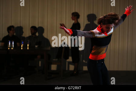 Danseuse Oona Doherty lors d'un avant-goût de la « Tundra » d'Emma Martin Dance, qui ouvrira le 10e festival de danse de Dublin. Banque D'Images