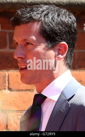 Tim Henman arrive à l'église St Johns à Ipswich, Suffolk pour les funérailles de l'ancien joueur de tennis Elena Baltach. Banque D'Images