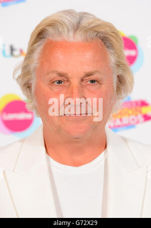 Lorraine's High Street Fashion Awards - Londres.David Emanuel arrive aux High Street Fashion Awards de Lorraine, à Vinopolis, dans le centre de Londres. Banque D'Images