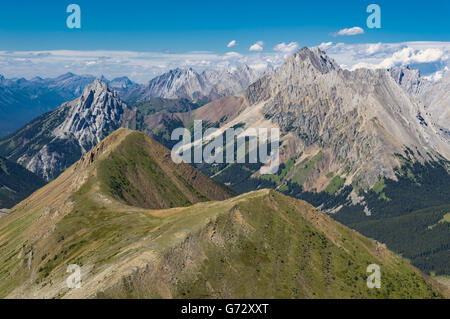 La crête alpine avec des montagnes escarpées des montagnes Rocheuses de l'Alberta Canada Kananaskis Banque D'Images