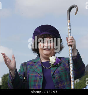 Chieftain des championnats britanniques de groupes de tubes Susan Boyle aux Jeux des Highlands de Lothian Ouest et British Pipe Band Championships à Meadow Park, Bathgate. Banque D'Images