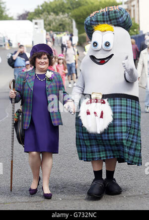 Chieftain des championnats britanniques de groupes de tubes Susan Boyle aux Jeux des Highlands de Lothian Ouest et British Pipe Band Championships à Meadow Park, Bathgate. Banque D'Images