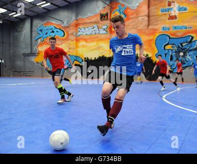 Sports - StreetGames football pools Fives - Swindon.Action générale lors de la finale régionale du Centre Sud du tournoi StreetGames football pools Fives à Futsal UK à Swindon. Banque D'Images