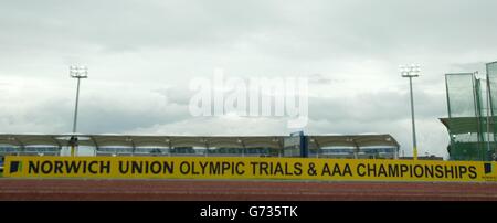 Premier jour des épreuves olympiques de l'Union de Norwich et des championnats de l'Association d'athlétisme d'Amatauer à l'arène régionale de Manchester. Banque D'Images