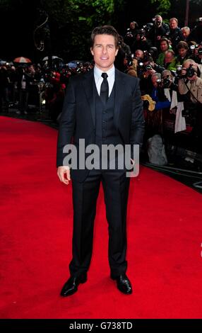 Tom Cruise participe à la première mondiale de Edge of Tomorrow au cinéma Imax de Londres. C'est la première première dans une course de tapis rouge que Cruise traverse les pays pour promouvoir son nouveau film à un trio de premières. Banque D'Images