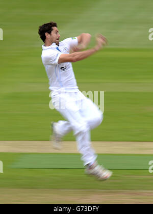 Cricket - LV County Championship - Division 2 - troisième jour - Hampshire v Derbyshire - The Ageas Bowl.Tim Groenewald, de Derbyshire, s'est disputé pendant le championnat du comté de LV au Ageas Bowl, à Southampton. Banque D'Images