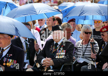 Les anciens combattants normands participent à des cérémonies à Arromanches, en France, lors d'événements marquant le 70e anniversaire du débarquement. Banque D'Images