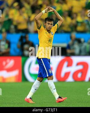 Football - coupe du monde de la FIFA 2014 - Groupe A - Brésil / Croatie - Arena Corinthiens.Neymar, le brésilien, célèbre après avoir marquant le premier but de son camp Banque D'Images