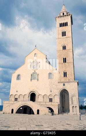 La cathédrale romane Trani, Pouille, Italie, Storm Banque D'Images