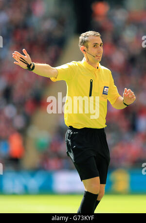 Football - Sky Bet League One - jouer - finale - Leyton Orient / Rotherham United - Stade Wembley.Arbitre David Coote Banque D'Images