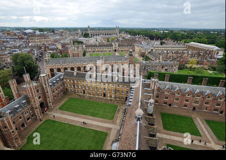 L'université de Cambridge, (d'avant en arrière) le Grand Courtyard de St John's College, Trinity College, Senate House et The Old Schools, Gonville & Caius College et Kings College Chapel. Banque D'Images