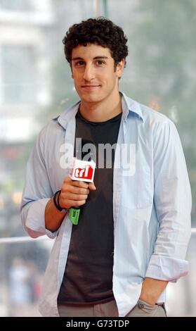 Acteur Jason Biggs lors de son apparition sur le spectacle TRL - Total Request Live de MTV, dans leurs nouveaux studios de Leicester Square, dans le centre de Londres. Banque D'Images